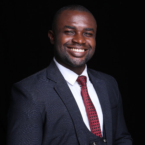 Об авторе: Тоби Нвазор, бизнес-консультант, эксперт по онлайн-маркетингу