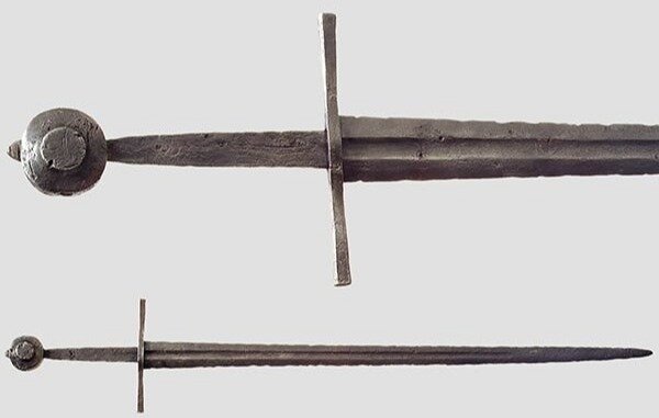 Длинный меч типа XIIa. Характерен для 1й половины XIV века.