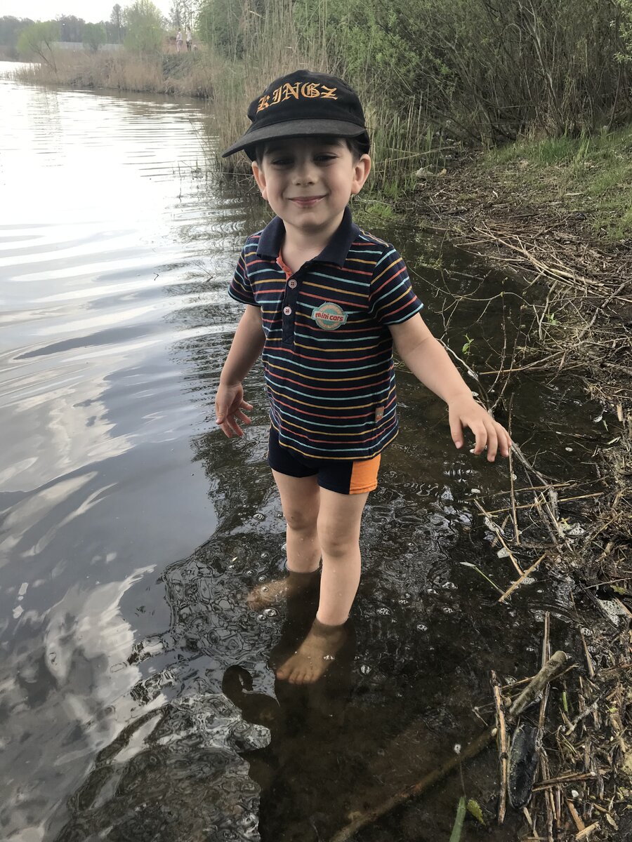 Потом был пикник. Дети набесились в воде и на суше. Мы попали под ливень и грозу.