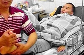 Сяо Ли делают массаж.