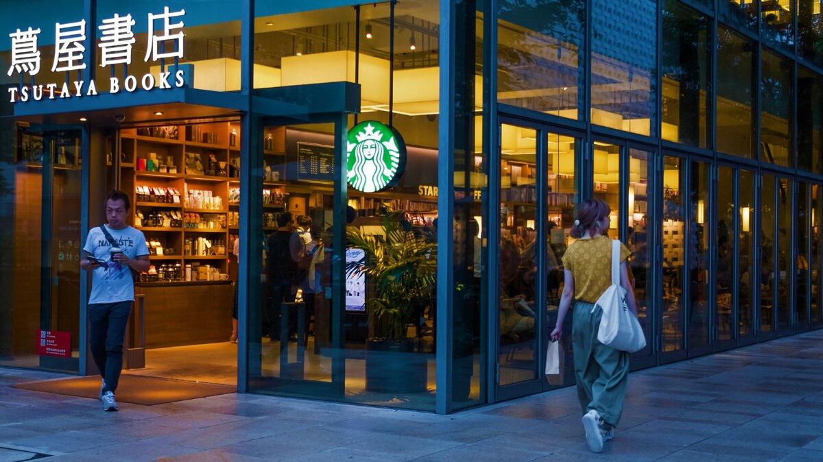 Книжный магазин Tsutaya Books в торговом пространстве T-Site