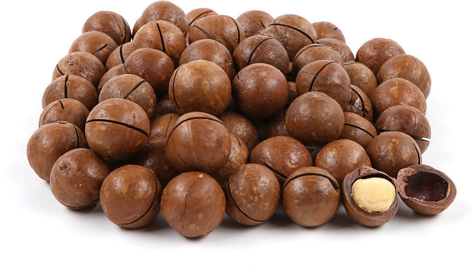 Это дерево-долгожитель, которое может давать урожай до 100 лет к ряду. Плоды дерева – орешки – созревают за 6-7 месяцев.Об этом чудесном дереве мир узнал благодаря одному исследователю, имя которого — Джон Мак Адам (John McAdam). В честь него и назван это орех.