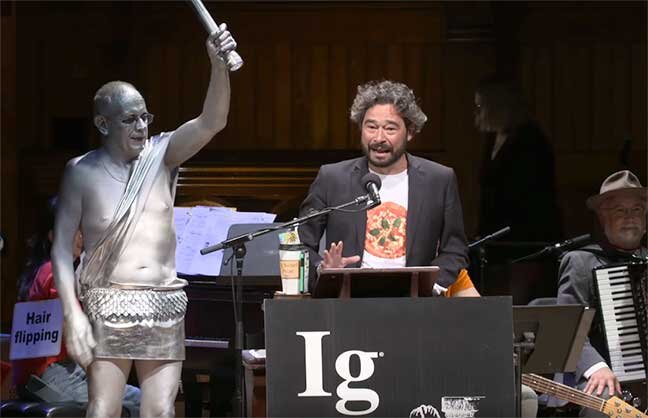 фото с церемонии вручения Игнобелевской премии 2019 года