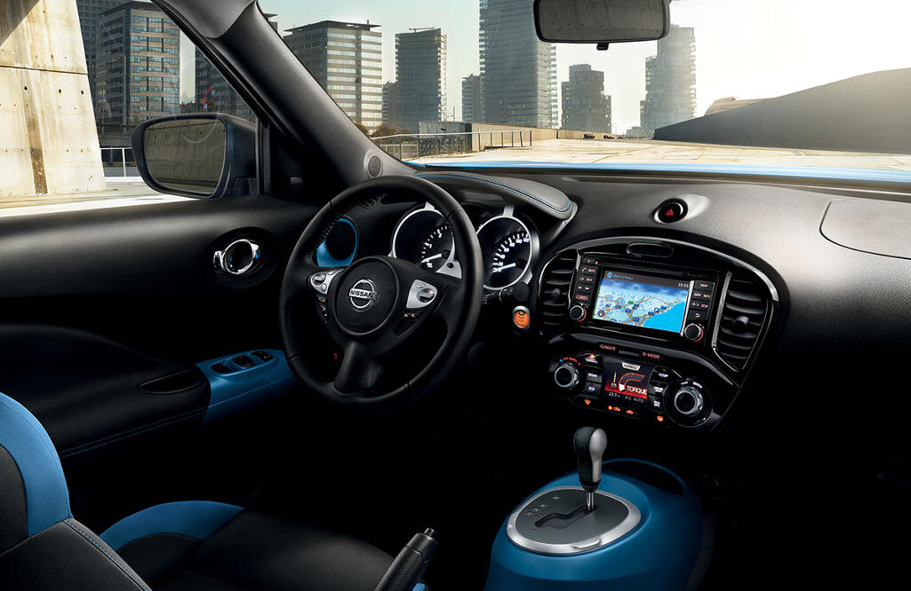 Салон  Nissan Juke выполнен из качественной ткани, пластика, искусственной  кожи. 