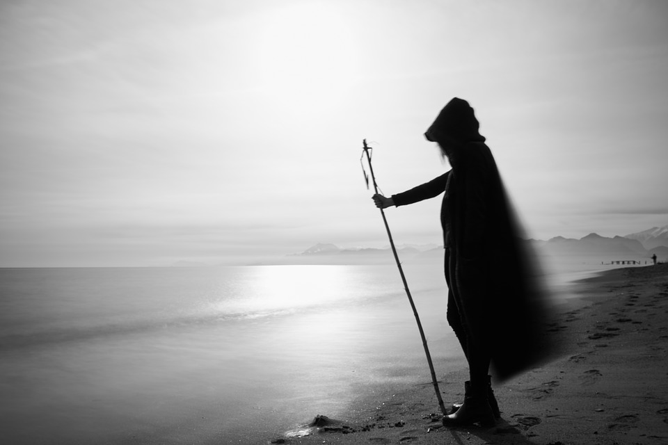 https://pixabay.com/photos/sanar-black-and-white-portrait-pose-4130608/