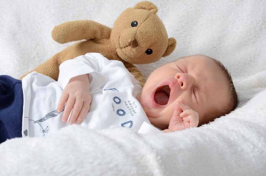 Первые месяцы жизни детей вращаются вокруг сна. Усыпление по вечерам, как правило, превращается в длительный ритуал ношения на руках, укачивания и других попыток отправить ребенка в объятия Морфея.-2