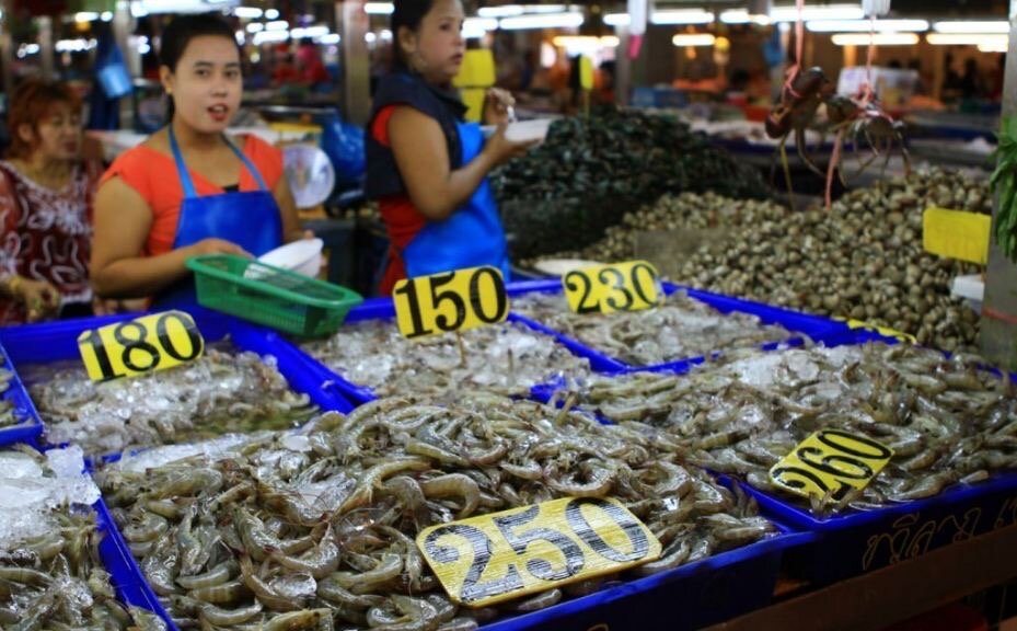 Крытый рынок днем