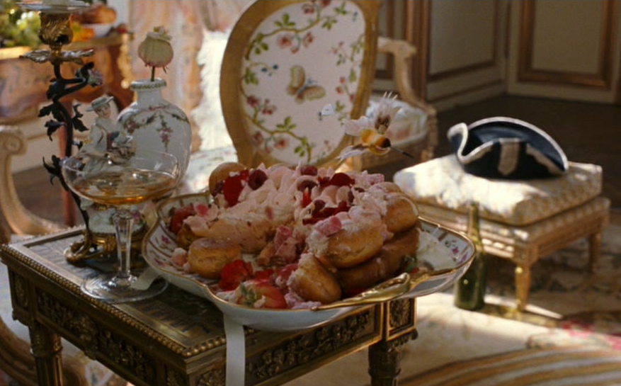 Кадр из фильма "Мария-Антуанетта" (2006)