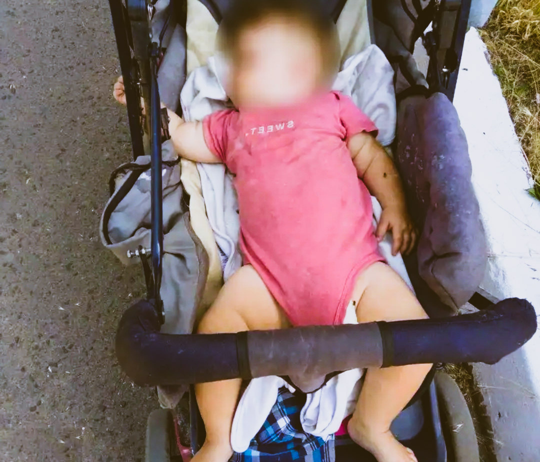 Благо я нашёл каляску, лицо на всякий случай замазал. 