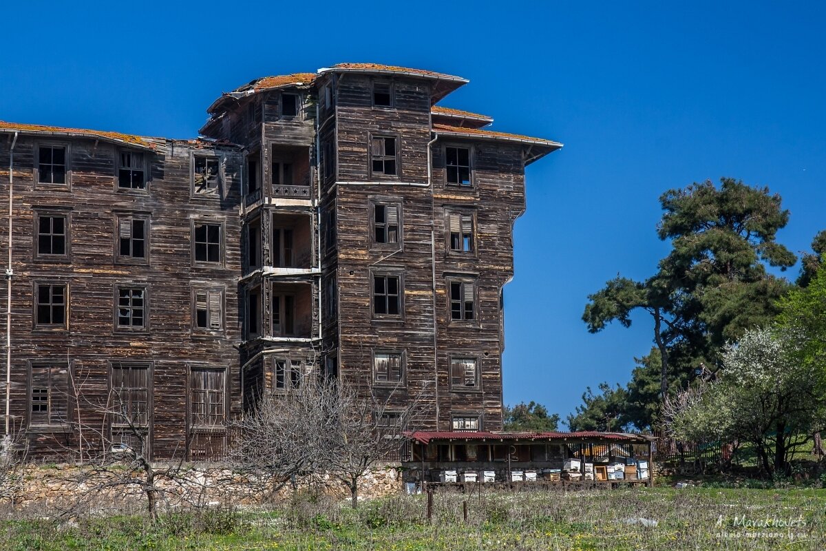 Дома на принцевых островах. Дома на принцевых островах. Дома на принцевых островах. Дом троцкого бююкада. Вилла троцкого на принцевых островах.