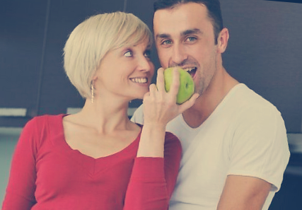 Женщины постарше могут привлечь молодого человека