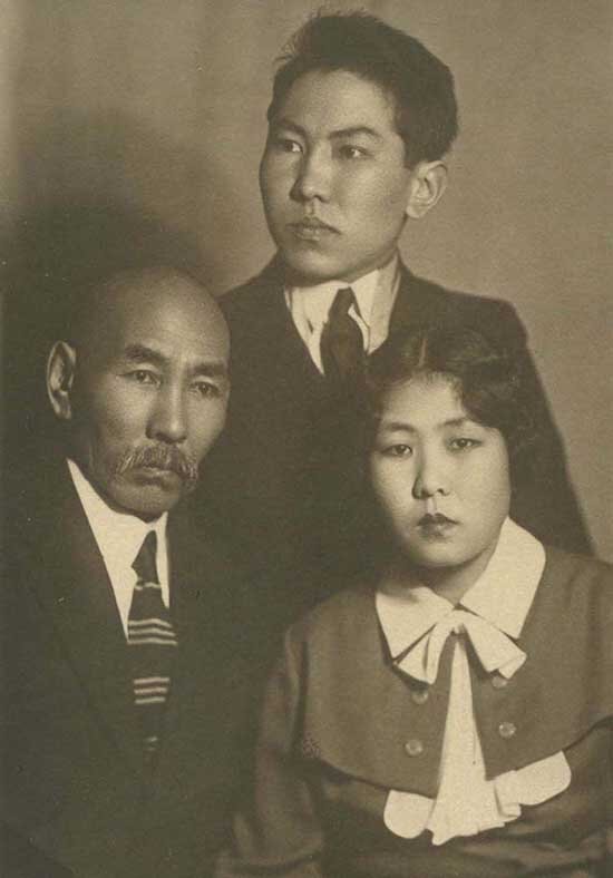 Феодора с отцом Федором и братом Еремеем 1935 год