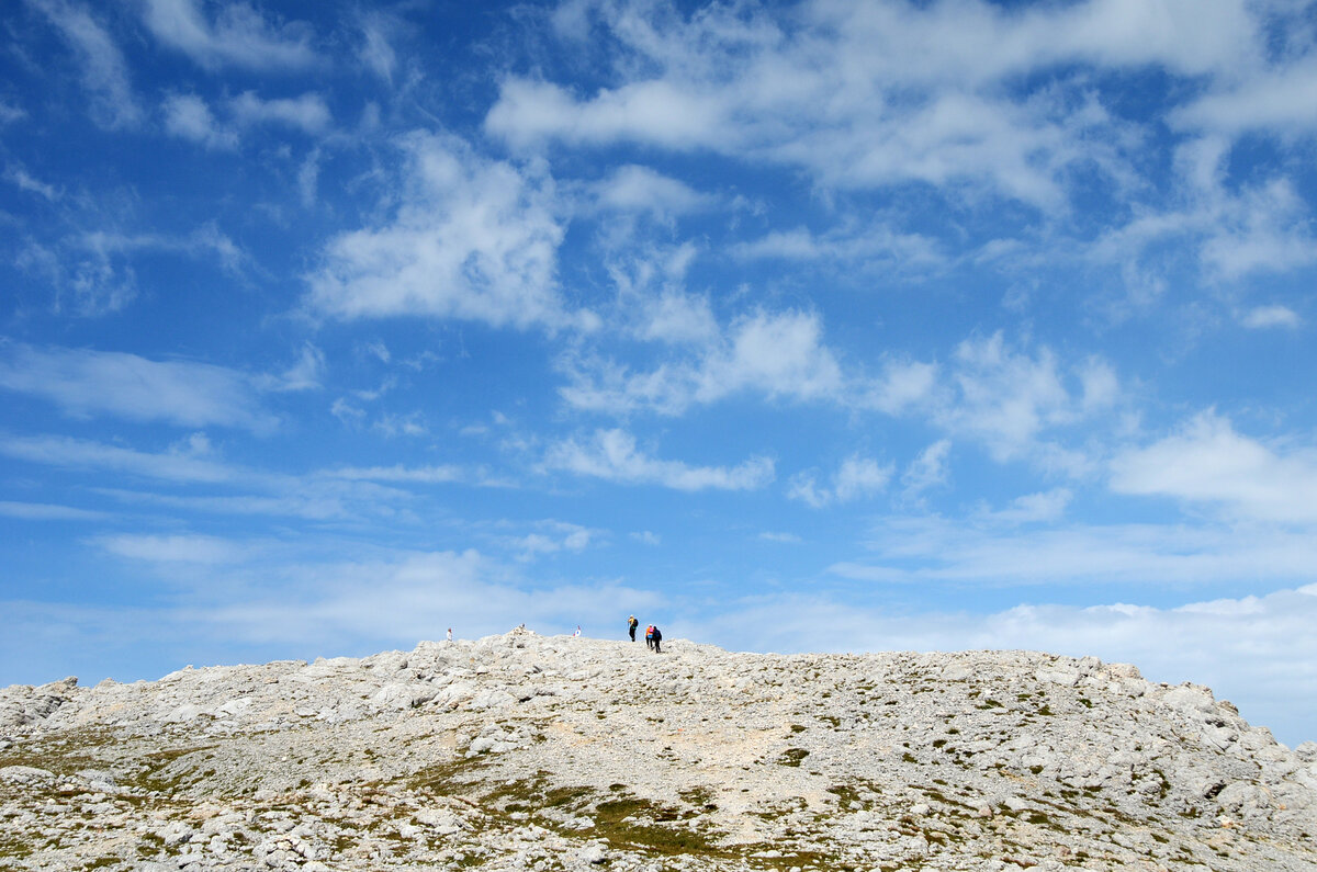 В горах кажется, что небо особенно большое и близкое...