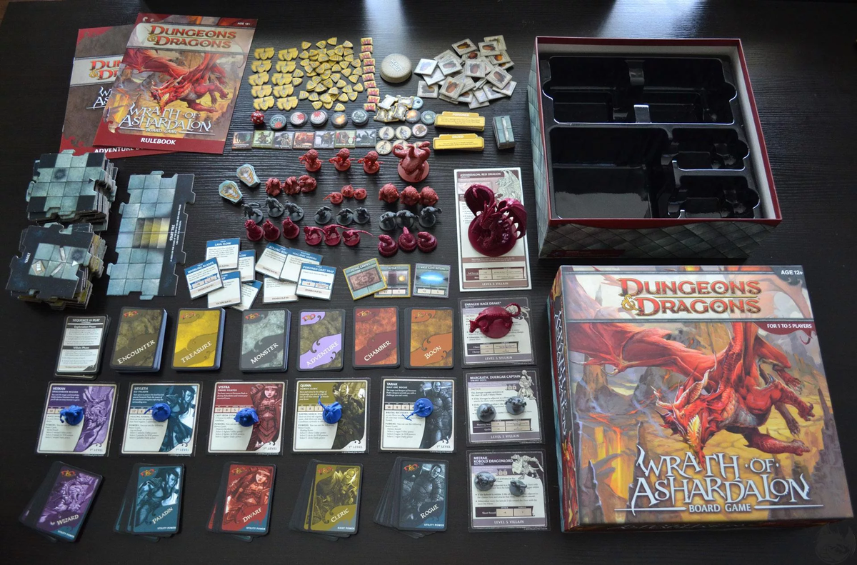 D d в москве. Dungeons Dragons настолка. Игры в Dragon and Dungeon настолка. Dungeons and Dragons настольная. Данжеон драгон настолка.