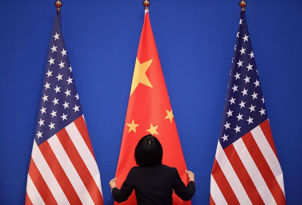 Флаги Китая и США / Bloomberg / Фэн Ли 