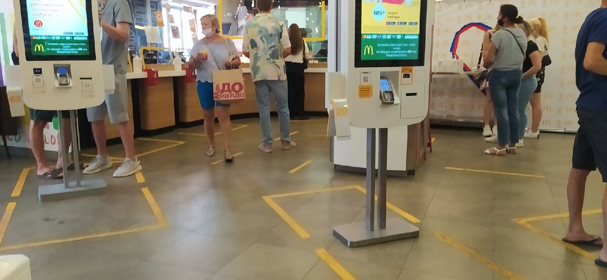 в зале Макдональдса