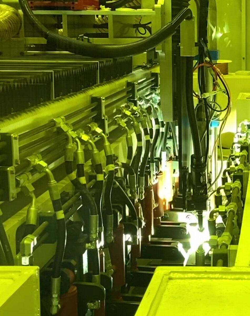 Гибридная система лазерно-дуговой  сварки, разработанные Корейским институтом машиностроения, проходит  испытание [предоставлено Корейским институтом машиностроения]
