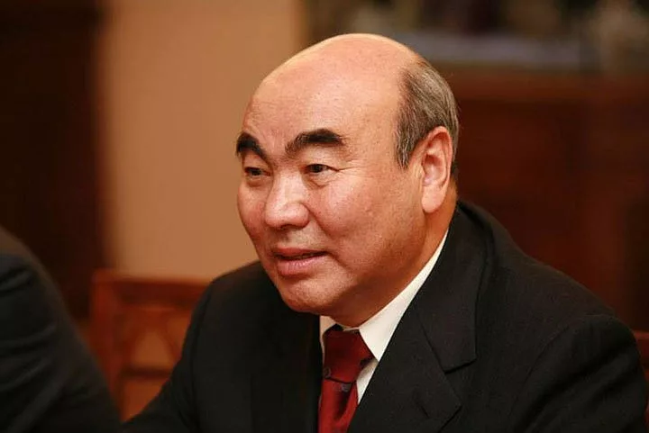 Аскар Акаев