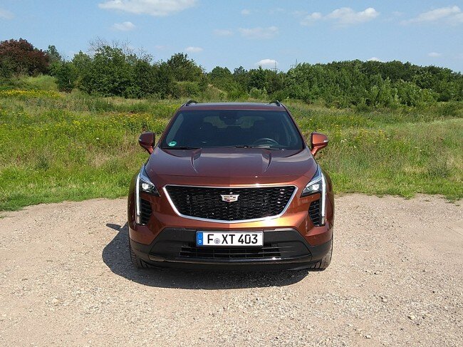 Cadillac XT4 350d Sport: вертикальные ДХО - фирменная фишка марки