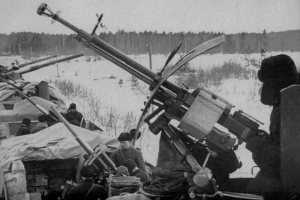 Вид на бронеплощадки бронепоезда №7 "Балтиец" КБФ 1942 год.