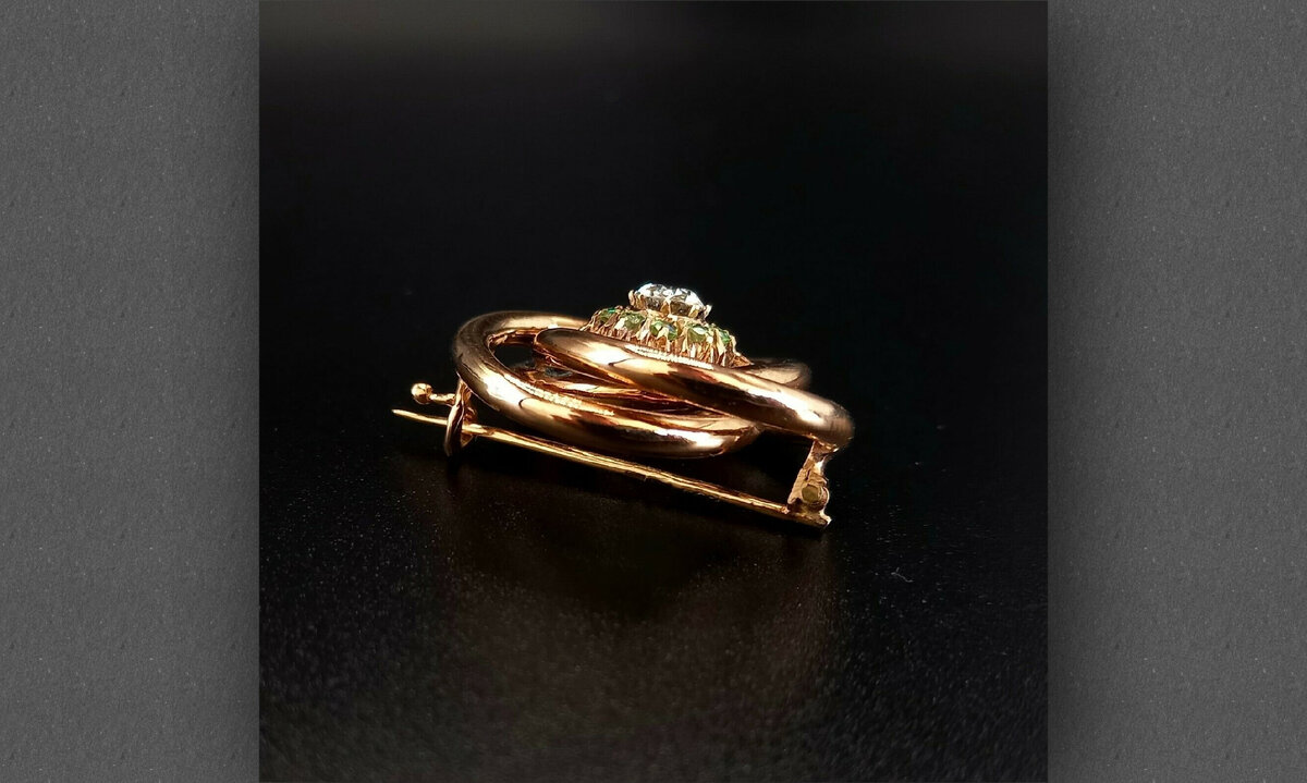 Антикварная золотая брошь. 