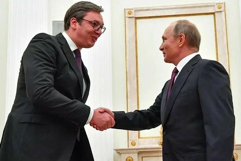     Вучич сообщил о готовности Сербии отменить таможенные пошлины на нефть из третьих стран  REUTERS