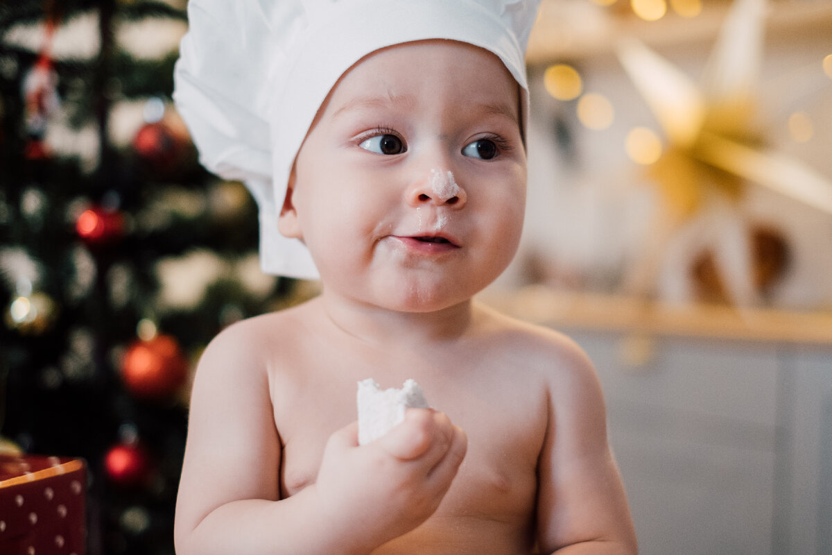 Тимур первый раз в своей жизни попробовал зефир, на фотосессии. Случайно 