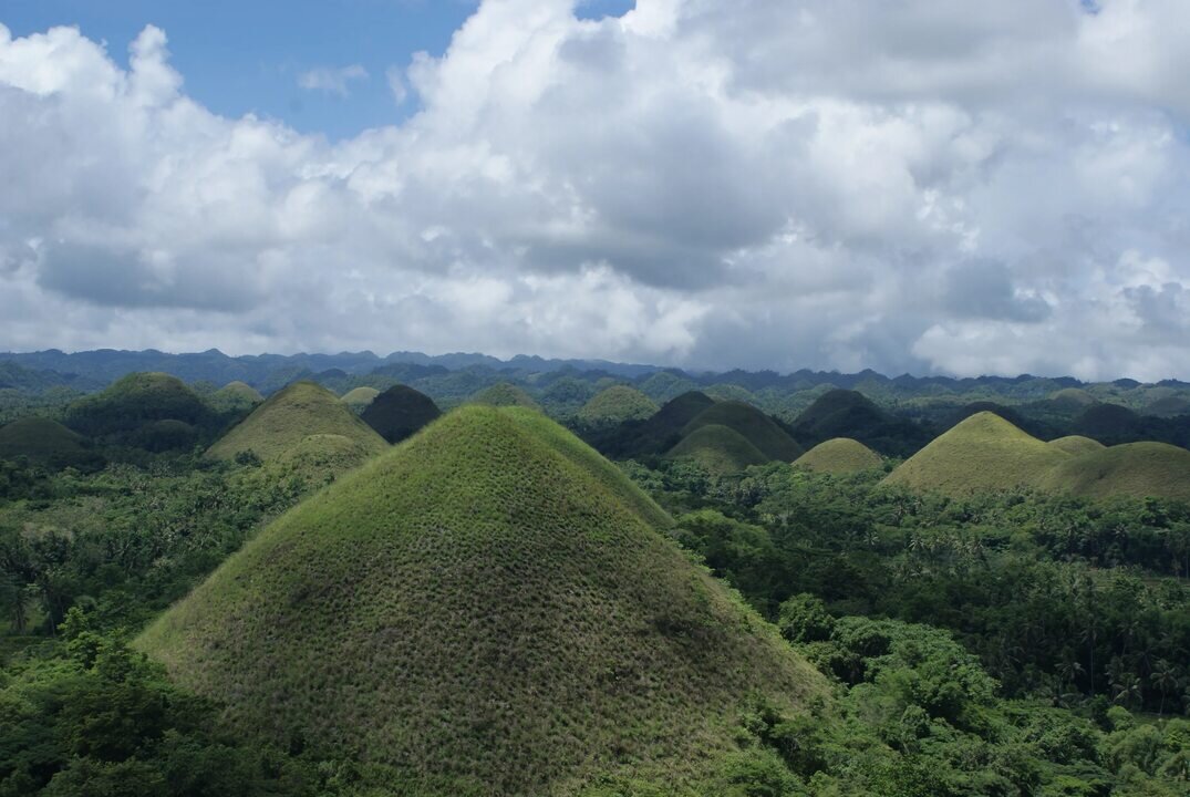 Группы холмов. Бохоль (остров). Остров Бохоль на Филиппинах. Chocolate Hills. Бохоль сверху.