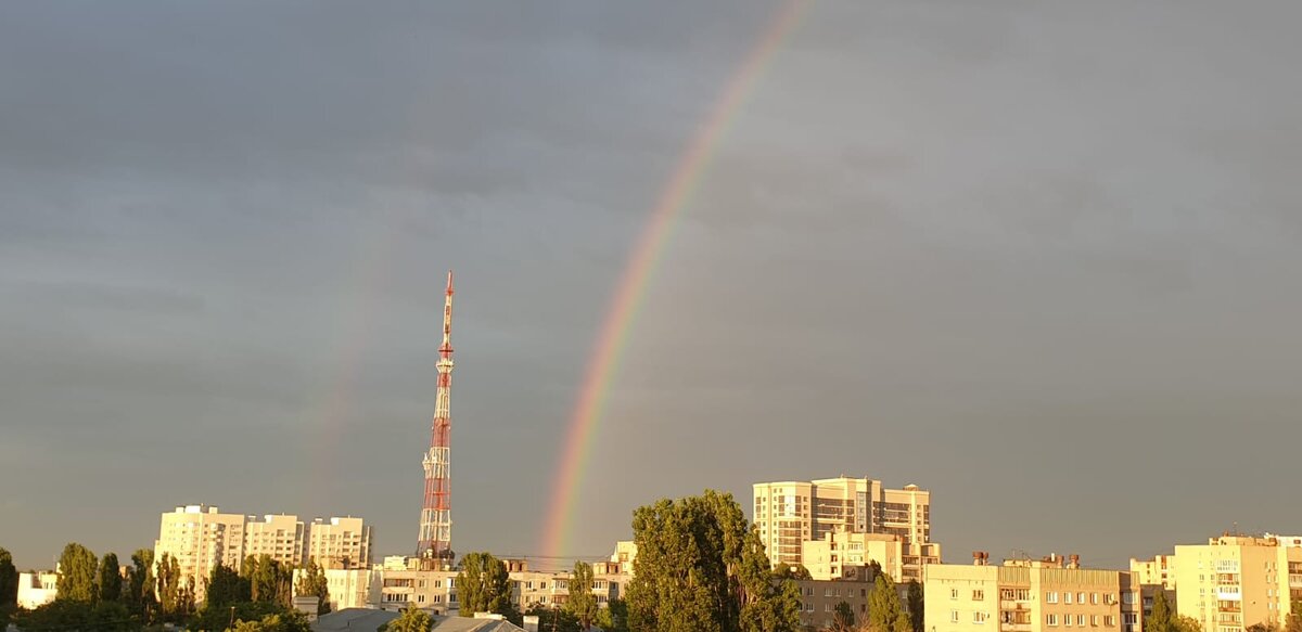 Радуга над городом. Фото Елены Лабо