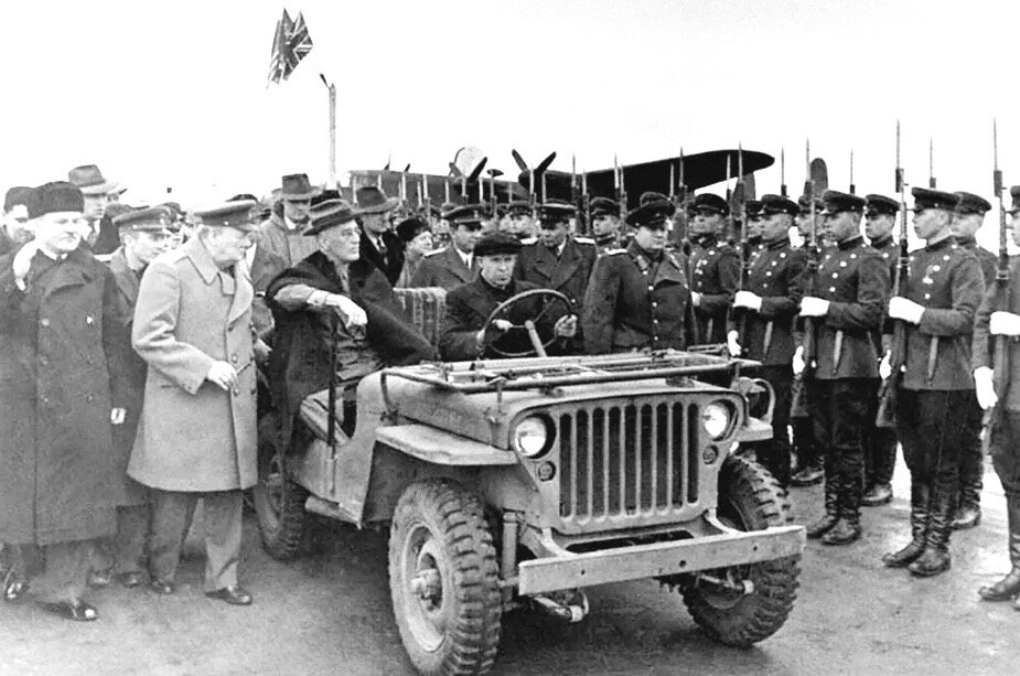 Смотр почетного караула. Крым, Саки 1945 г. 