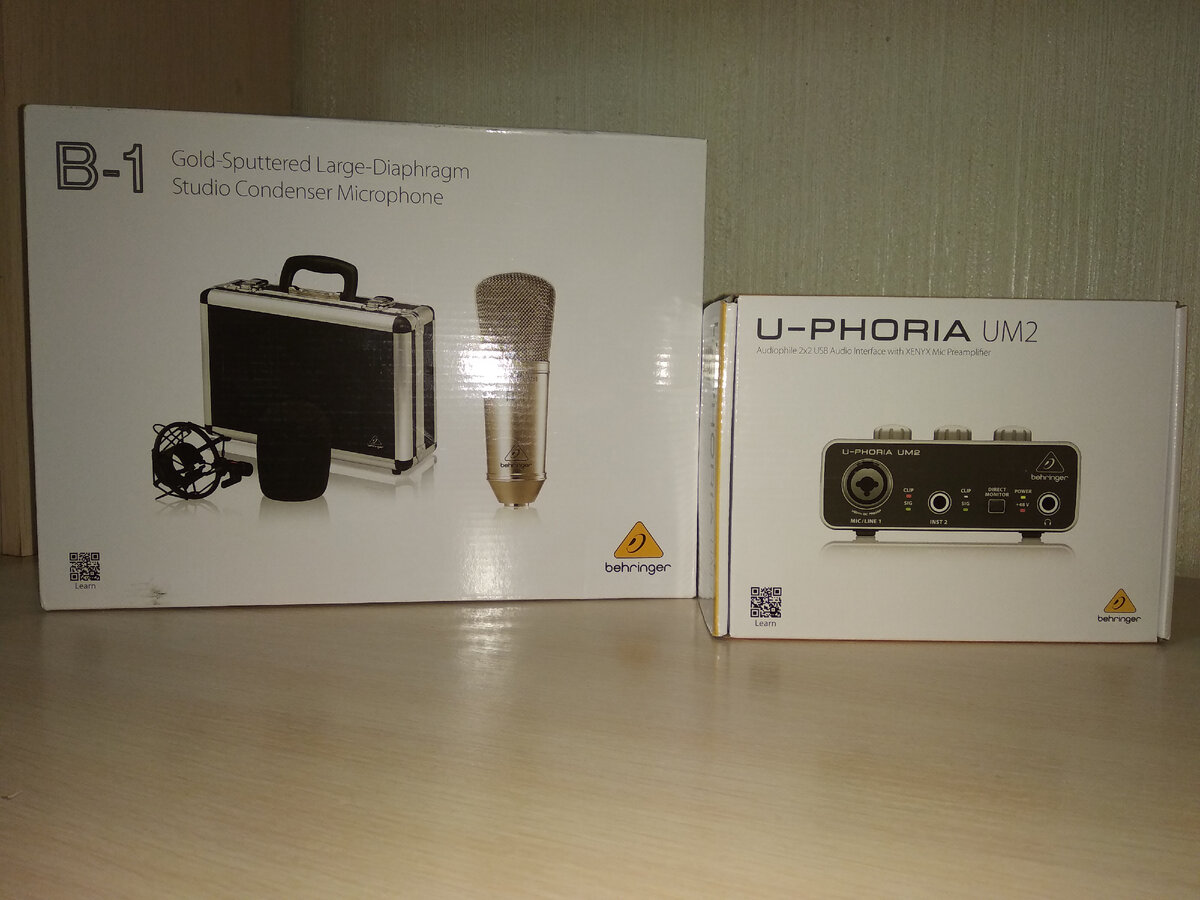 Behringer B-1 и U-Phoria.