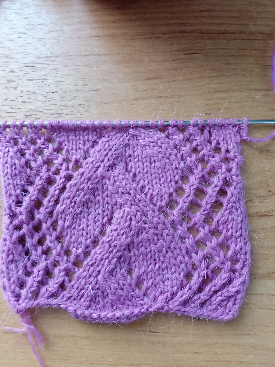  Очень интересный ажурный узор.Хорошо подойдет для летних и демисезонных изделий.