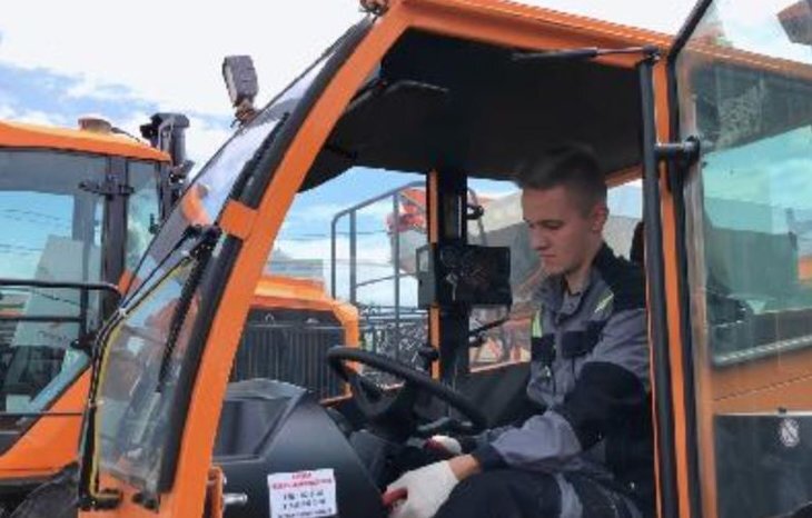    Студенты-инженеры Вавиловского университета в поработали с сельхозтехникой в реальных полевых условиях