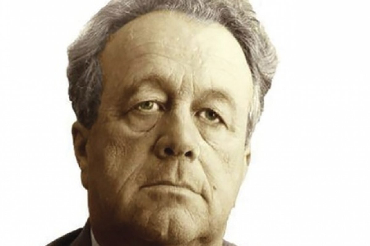    Калачников родился в 1928 году. С1965 по 1995 год был главным конструктором «Мотовилихинских заводов»