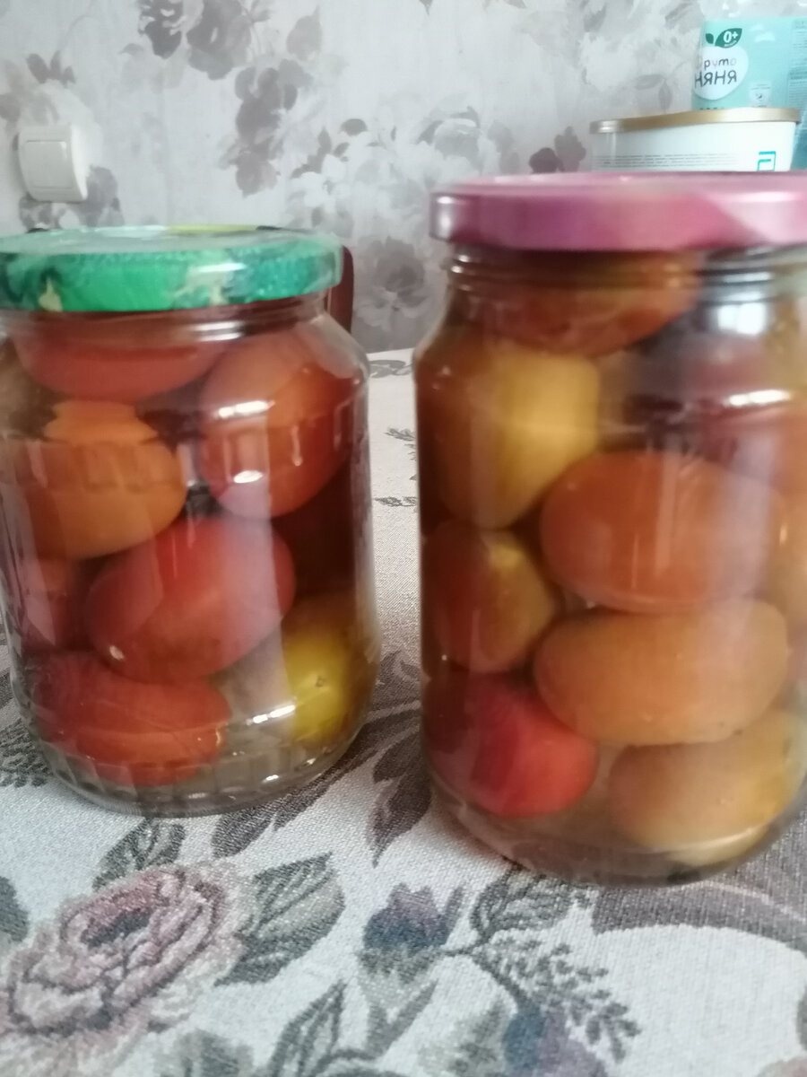 маринованные помидорки, быстро сьедаемые.