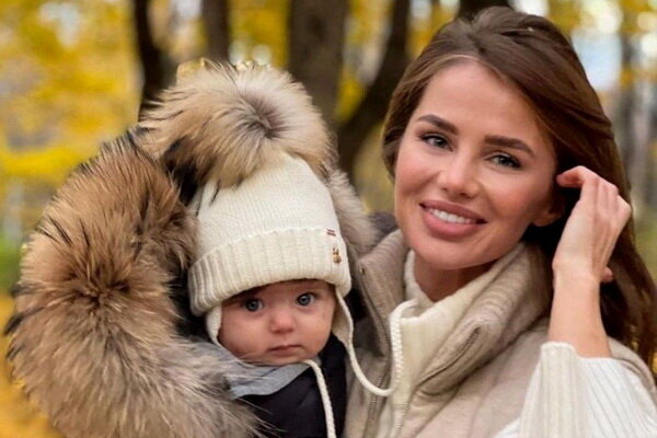 «Как крошка Адриана повзрослела!» - Алекса в осенней фотосессии с дочкой и мужем Вячеславом Дайчевым