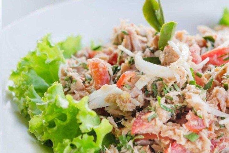 Рецепт крабового салата с кукурузой и огурцом