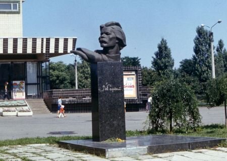    В Одессе демонтируют памятник Максиму Горькому
