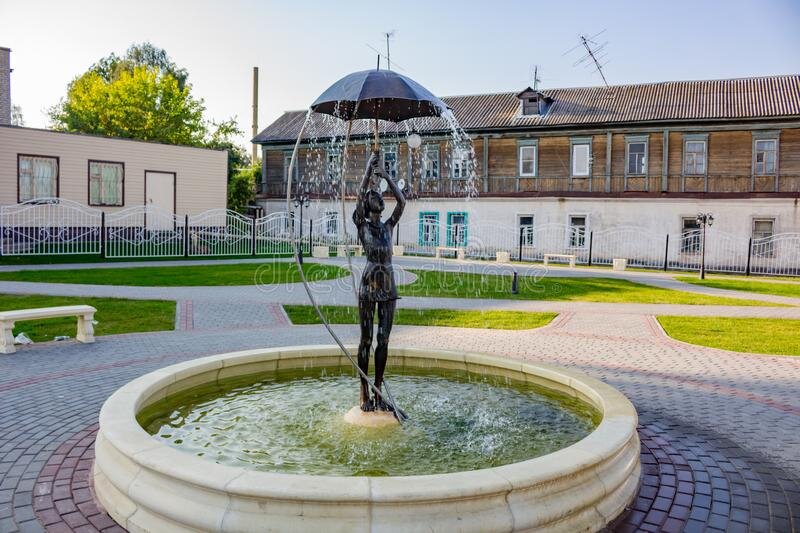 Фонтан "Девочка с зонтиком"