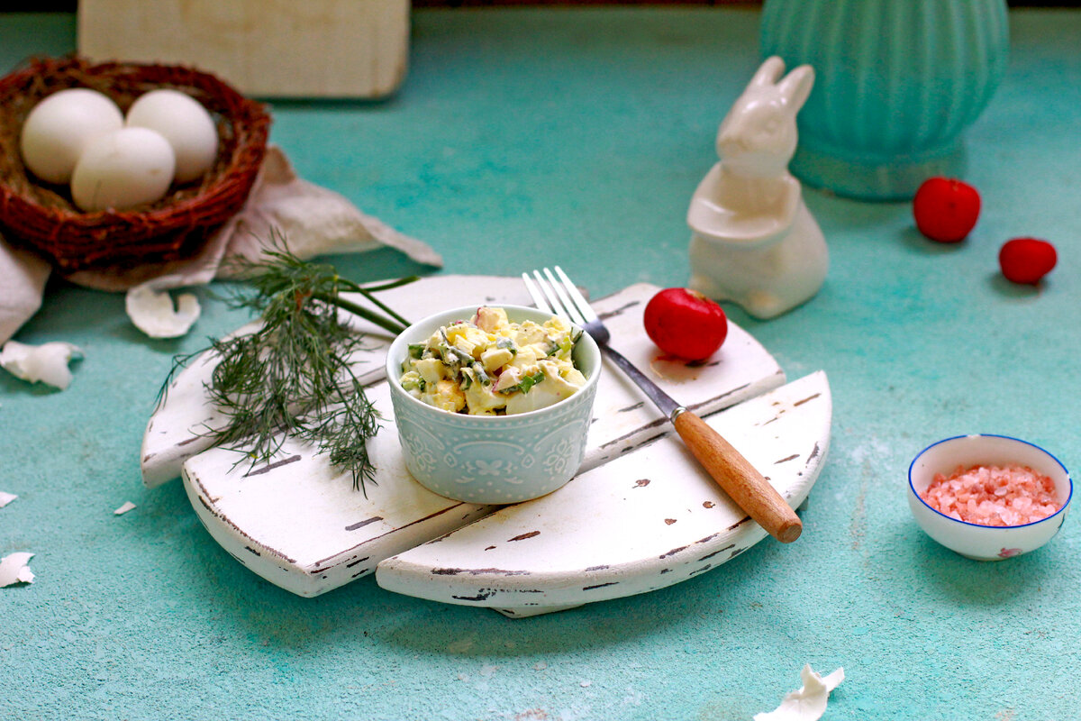 Весенний яичный салат с зеленью от Елены Некрасовой. https://t.me/urbanistka_vl