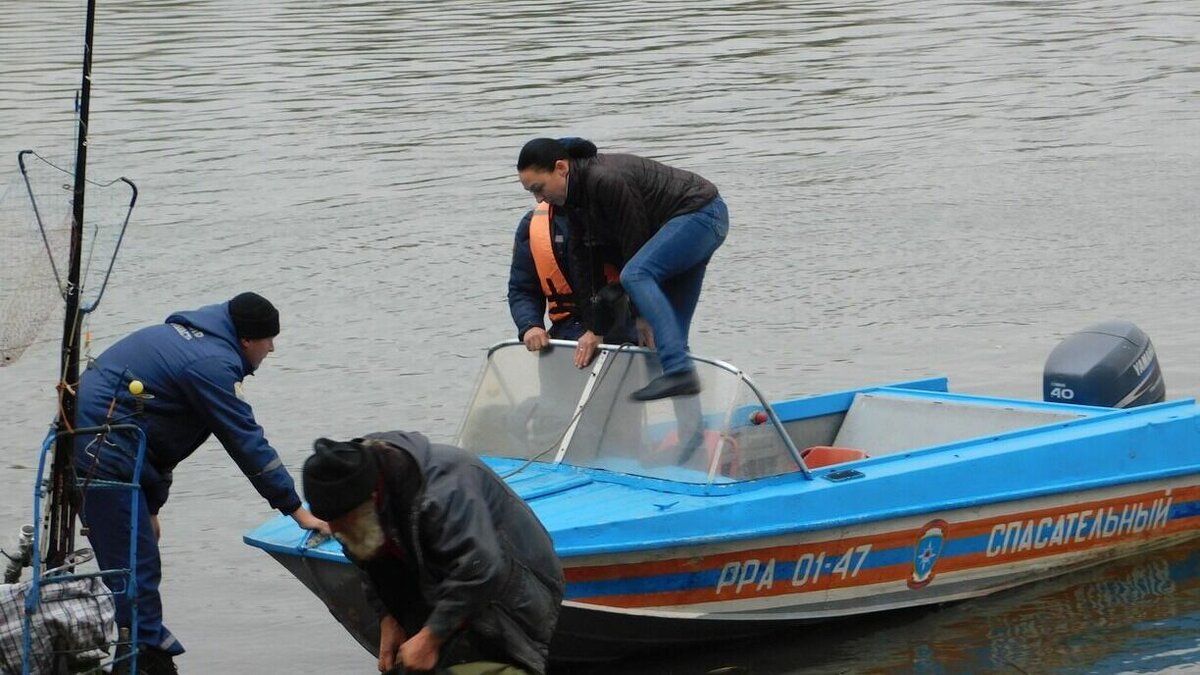     В некоторых районах Приморского края ограничен проезд автомобилей из-за переливов и повреждений мостовых сооружений. Где-то ситуацию держат под контролем, но, как сообщает Минтранс Приморья, одно село оказалось полностью отрезано из-за высокого уровня воды.