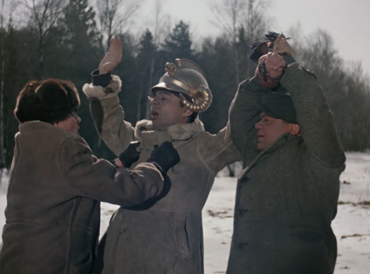 Кадр из кинофильма "Джентльмены удачи", 1971 г., режиссер Александр Серый, сценаристы Виктория Токарева, Георгий Данелия, композитор Геннадий Гладков (скриншот)