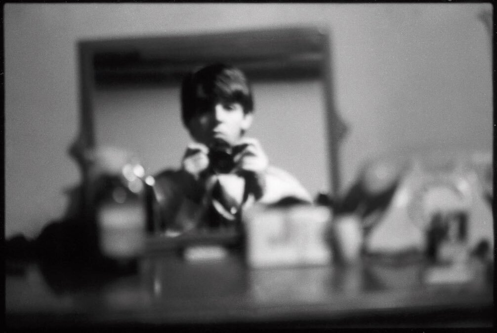 © Paul McCartney: Автопортрет. Лондон, 1963. Источник: https://www.paulmccartney.com