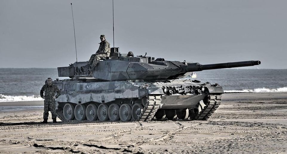 Немецкие танки Leopard 2 создавали 40 лет назад для боев в Европе, они сильно устарели и не смогут существенно помочь Украине.