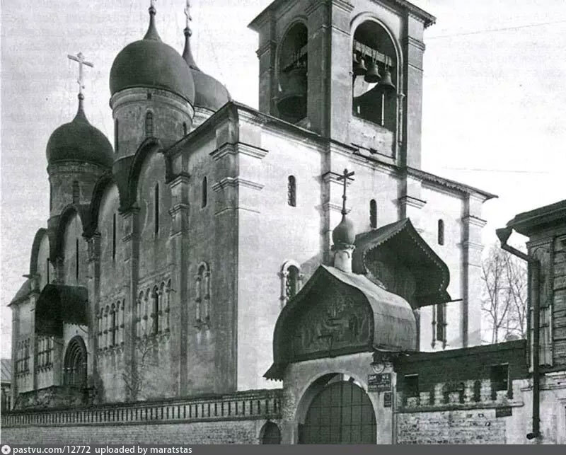 Собор Успения Пресвятой Богородицы на Апухтинке. Дореволюционное фото с сайта pastvu.com
