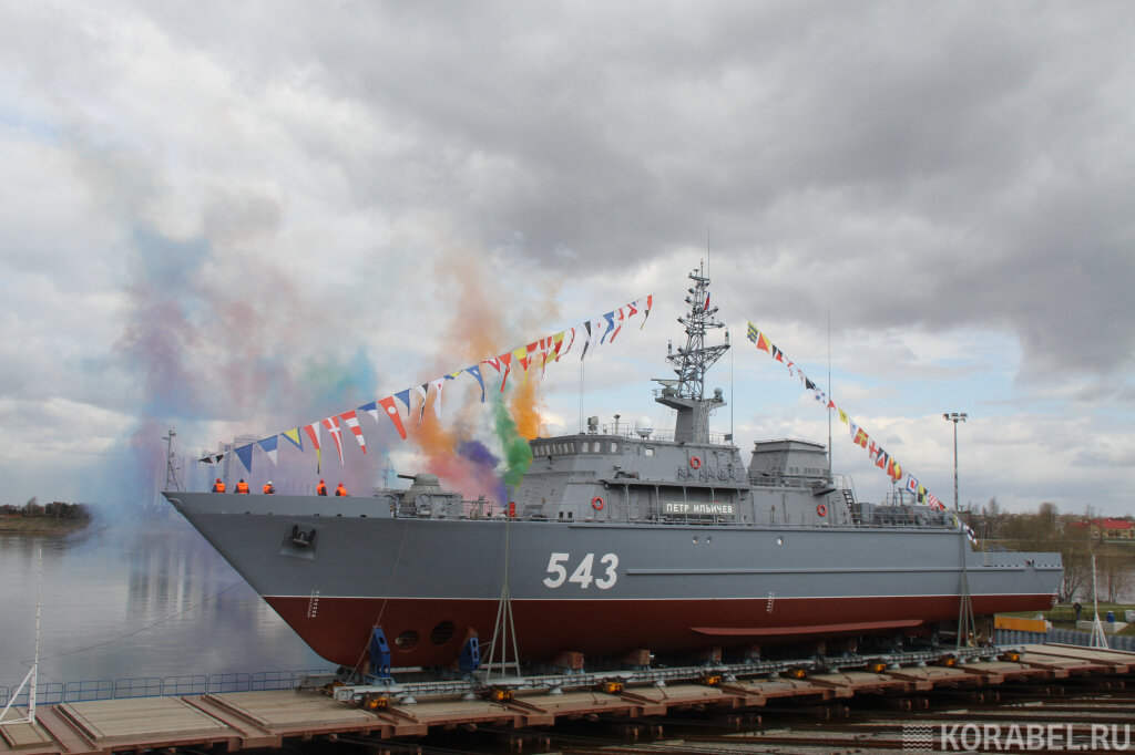 Тральщик спускают на воду, СНСЗ / Фото: Корабел.ру  📷
