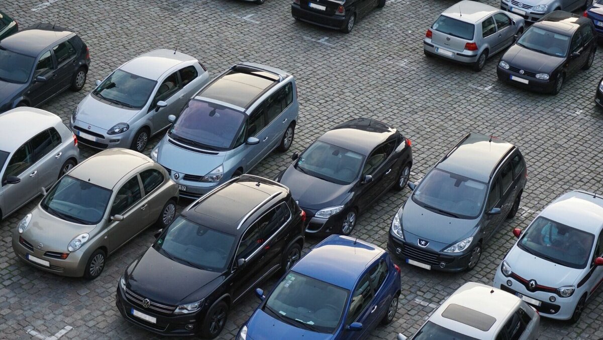     Житель Таганрога может отправиться в места лишения свободы на пять лет из-за желания покататься на чужой иномарке, об этом сообщили в пресс-службе УВД по городу Сочи.