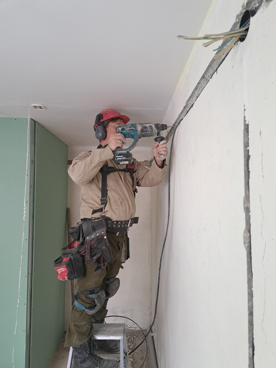 Монтаж электропроводки в пункте выдачи OZON