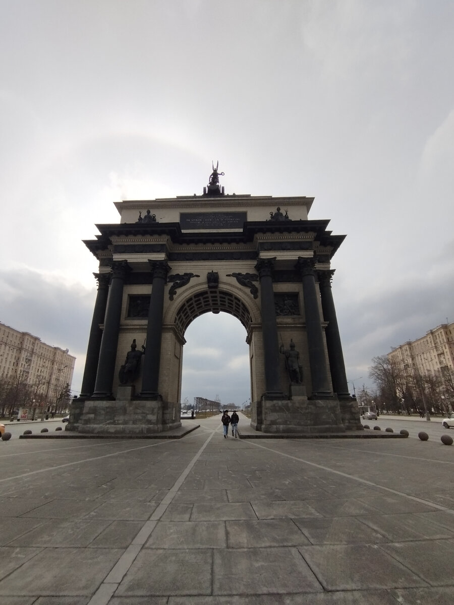 Триумфальная арка (ФОТО АВТОРА)