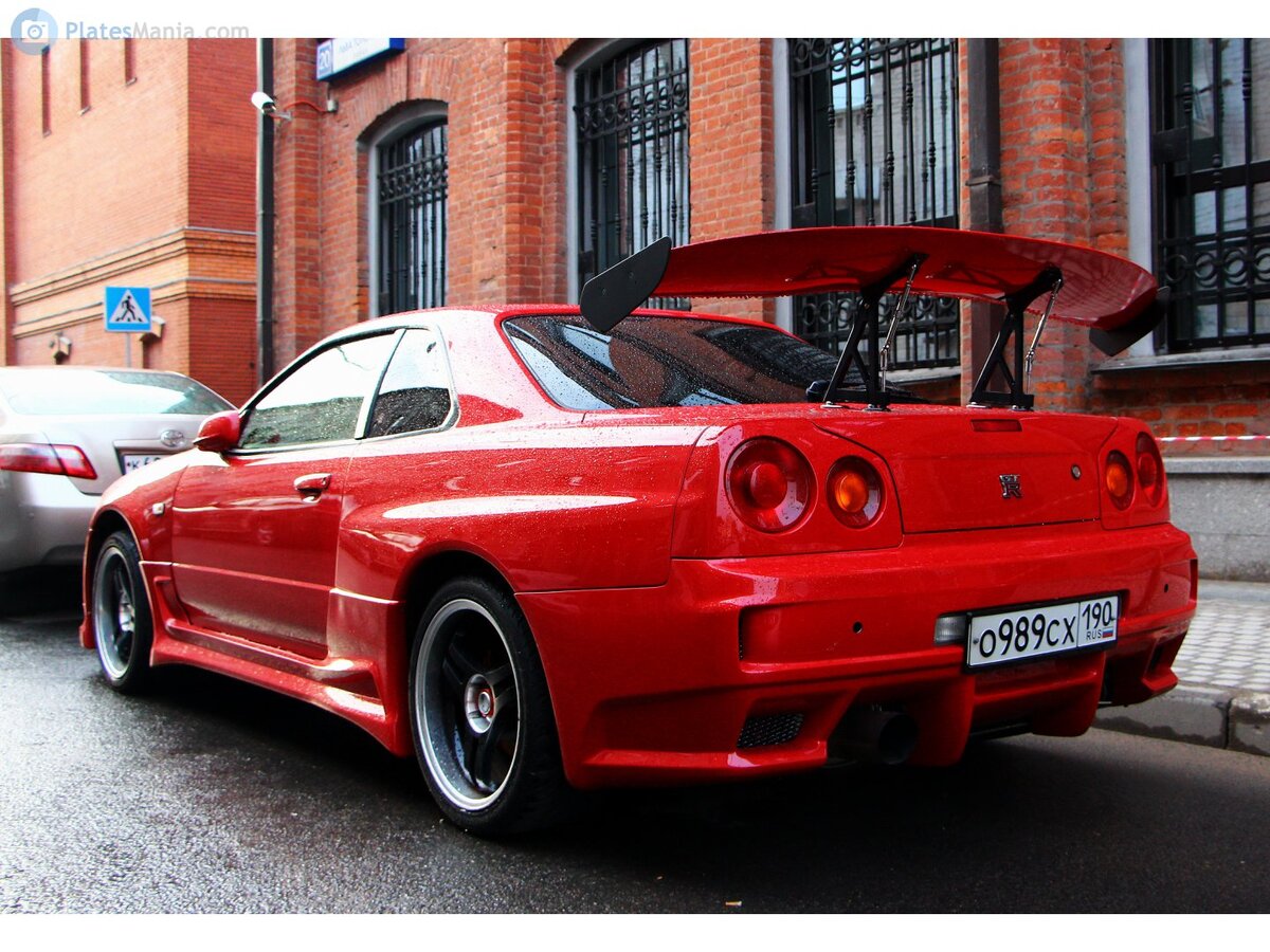 Nissan Skyline GTR r34 красный